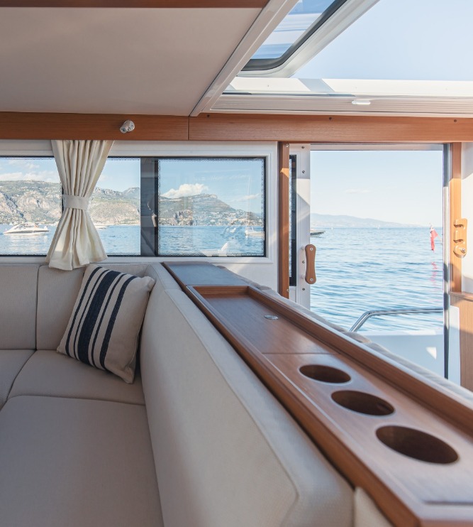 Sargo 45 , crew and guests